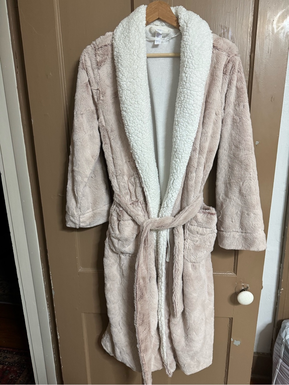 stars above Cream Plush Shawl-Collar Robe with White Sherpa Trim